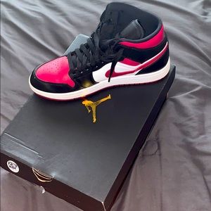 Jordan 1 mid